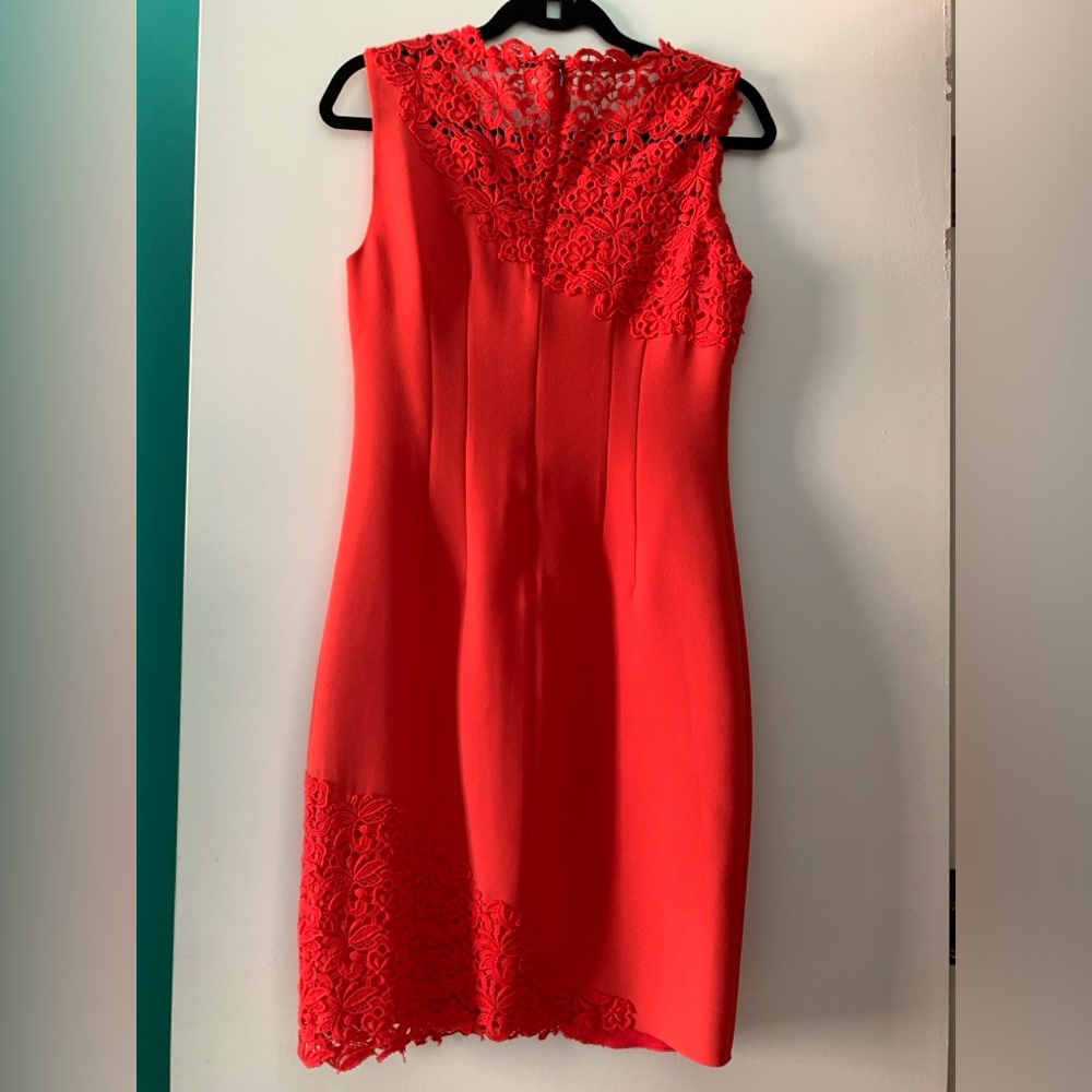 Elie Tahari - Emory Sleeveless Sheath Dress w Lace Detail - size 4 - Picture 3 of 5
